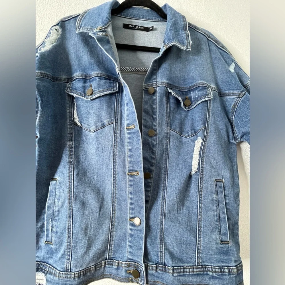 NWOT MAX JEANS BLUE DISTRESSED OVERSIZED DENIM JEAN JACKET LONG SLEEVE SMALL